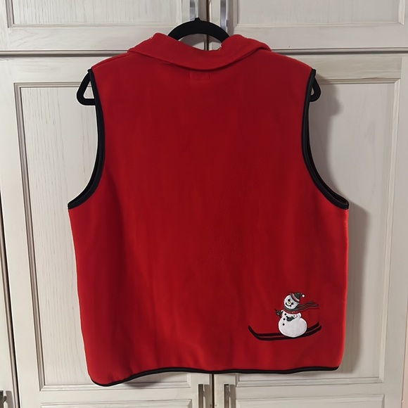 A Winter themed vest in red with snowmen in a size large - Picture 4 of 6